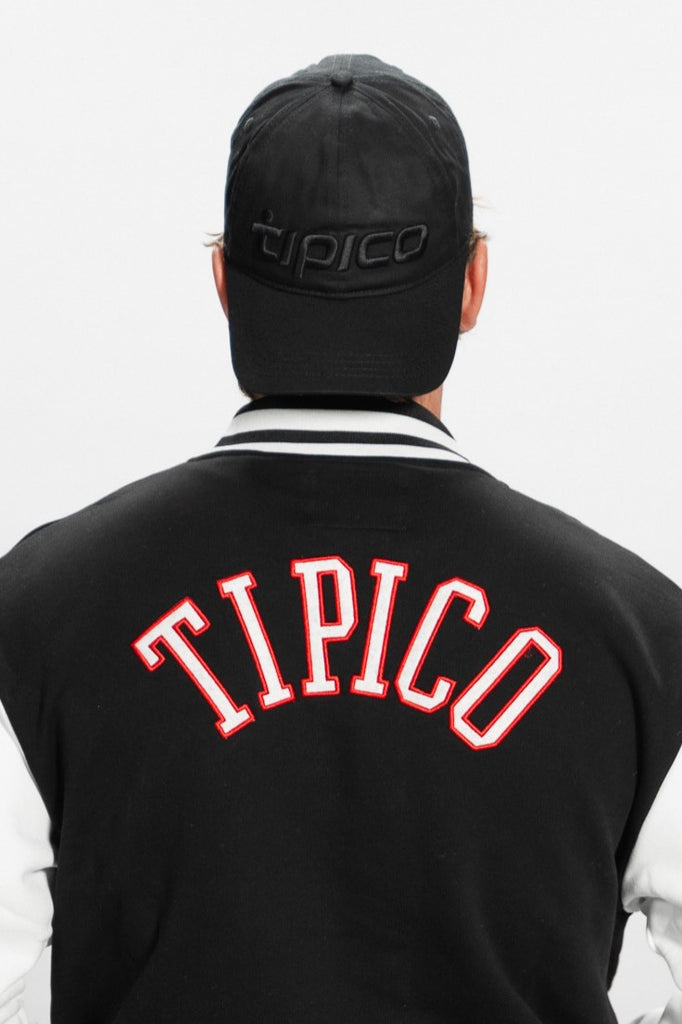 weibliches Model mit Tipico Cap Original hinten