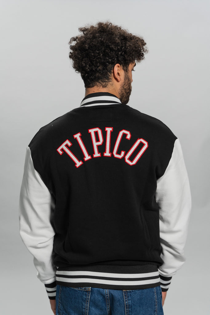 männliches Model mit Tipico College Jacke hinten