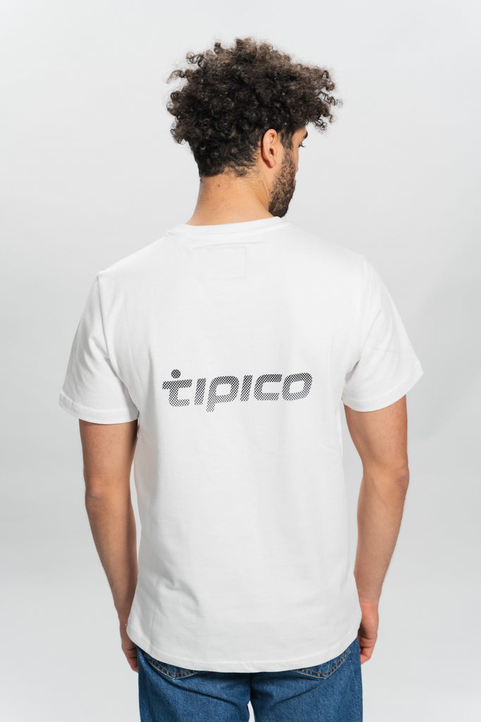 männliches Model mit Tipico Shirt Dots hinten