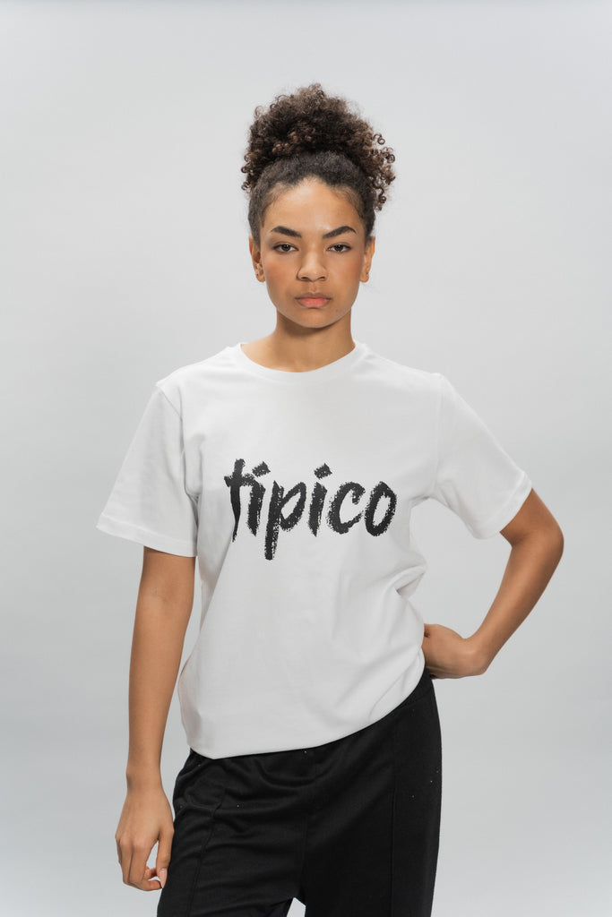 weibliches Model mit Tipico Shirt Original