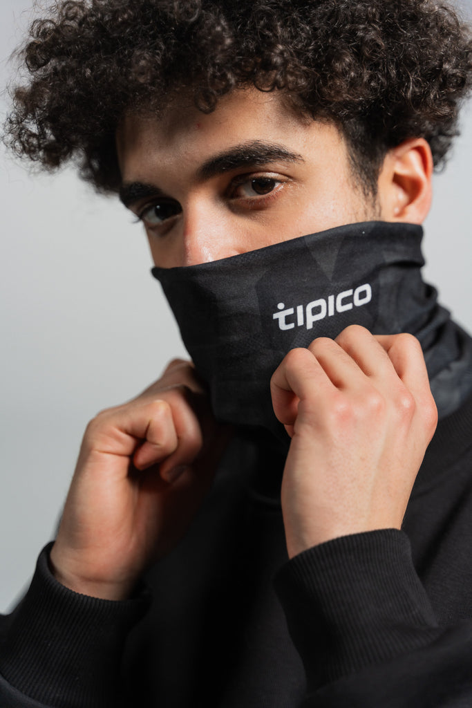 männliches Model mit Tipico Tube