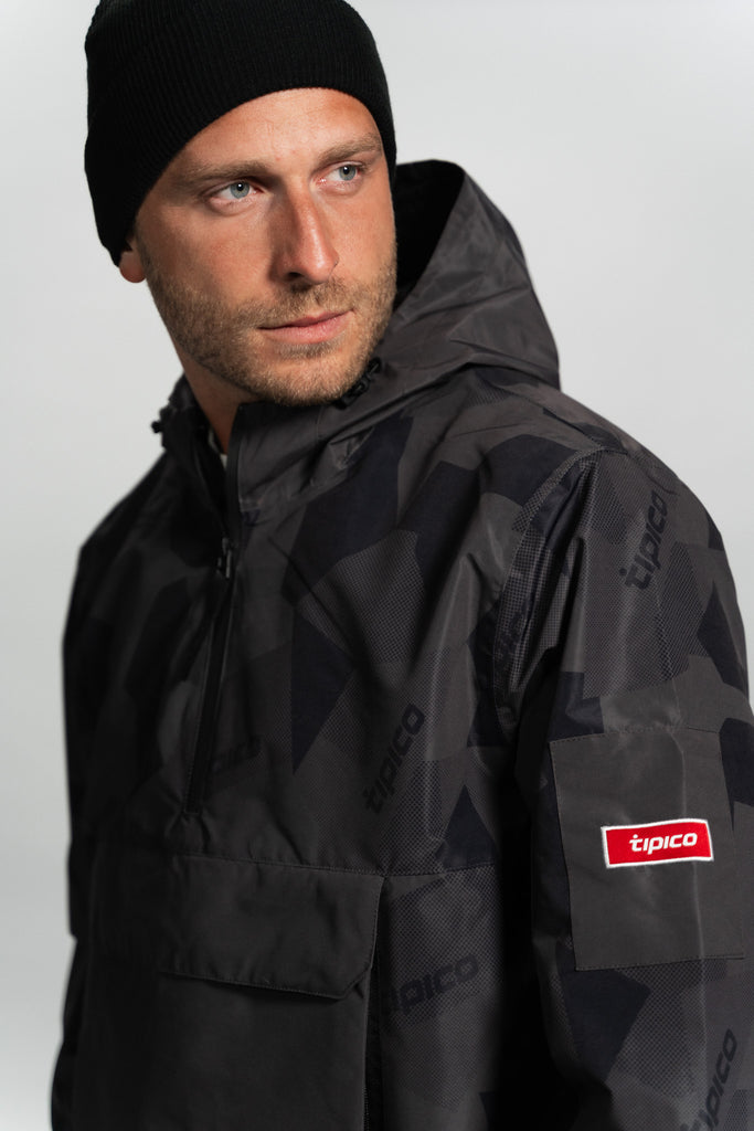 männliches Model mit Tipico Windbreaker