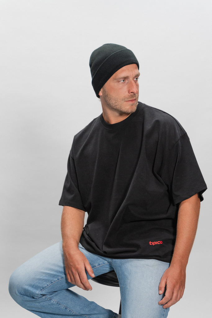 männliches Model mit Tipico oversized Shirt 